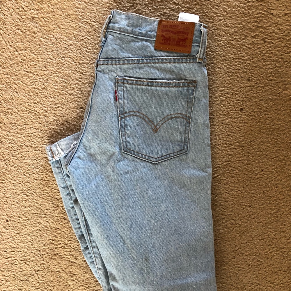 Levi’s distressed wedgie jeans